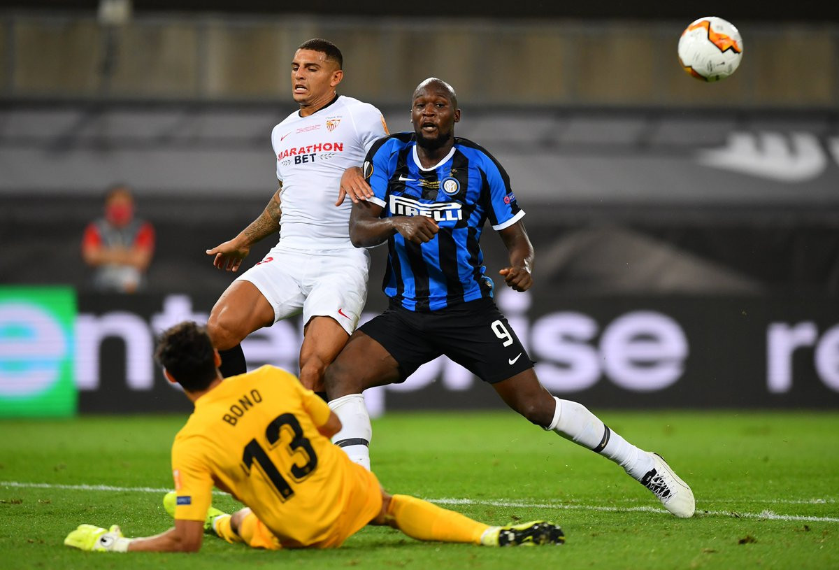 Lukaku diego carlos sevilla inter