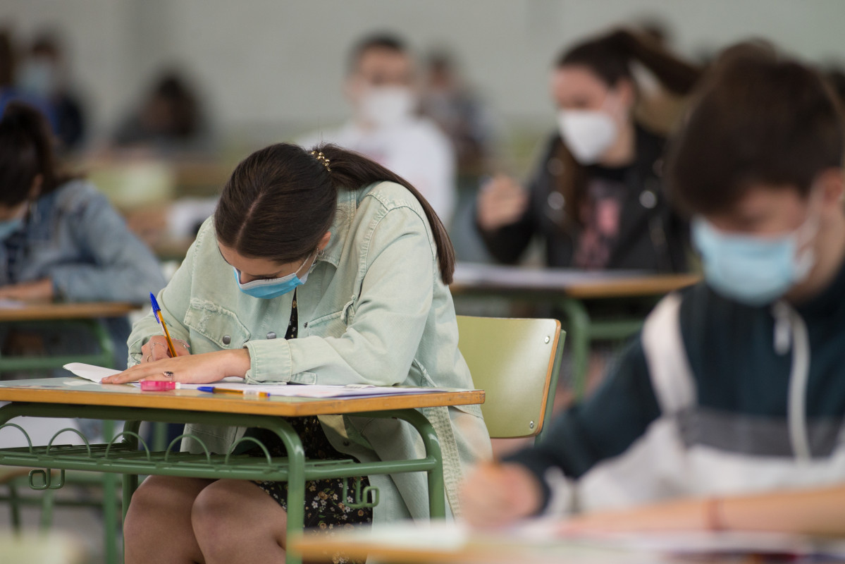 Estudiants de batxillerat realitzen a l'IES Vilar Ponte els exàmens Selectivitat o Proves d'Accés a la Universitat -PAU o ABAU-