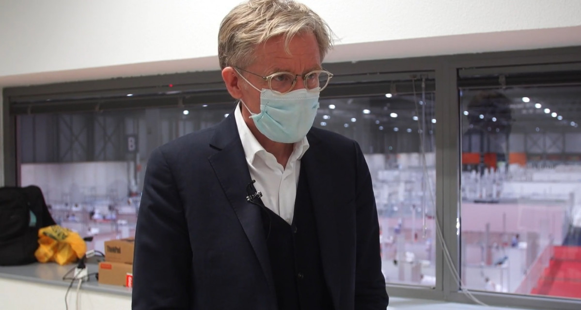 Cap d'Experts COVID-19 de l'Organització Mundial de la Salut (OMS), Bruce Aylward, durant una visita a l'hospital provisional d'Ifema.