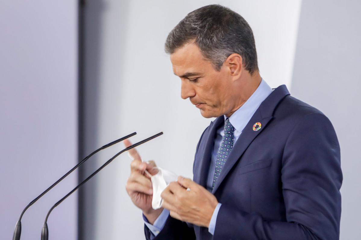 El president de Govern, Pedro Sánchez, abans d'oferir una roda de premsa a terme de la primera reunió de Consell de Ministres a la Moncloa després del període estival en la qual informa sobre l'actualitat de l'Covid-19 a Espanya, a Madrid