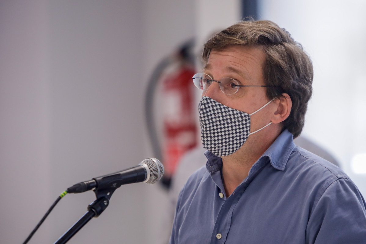 L'alcalde de Madrid, José Luis Martínez-Almeida, durant la presentació de la targeta Famílies, una nova eina d'atenció social, a Madrid (Espanya) a 26 d'agost de 2020.