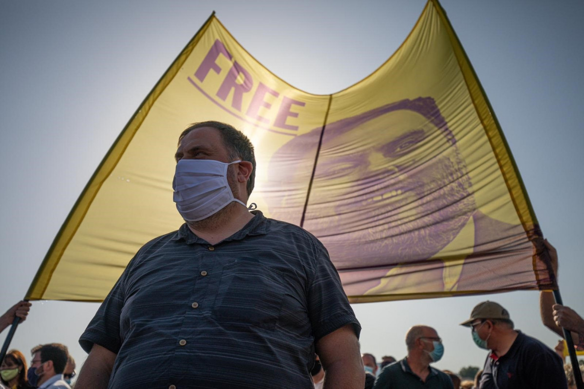 L'expresident de la Generalitat i líder d'ERC, Oriol Junqueras, abans de tornar a ingressar a la presó de Lledoners (Barcelona) després de suspendre el jutge el seu tercer grau.