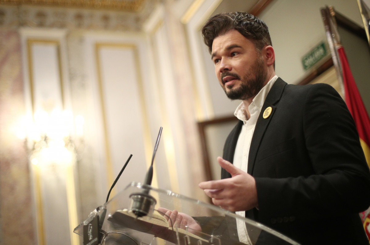 El Portaveu adjunt d'Esquerra Republicana (ERC), Gabriel Rufián, en una roda de premsa a l'Congrés dels Diputats