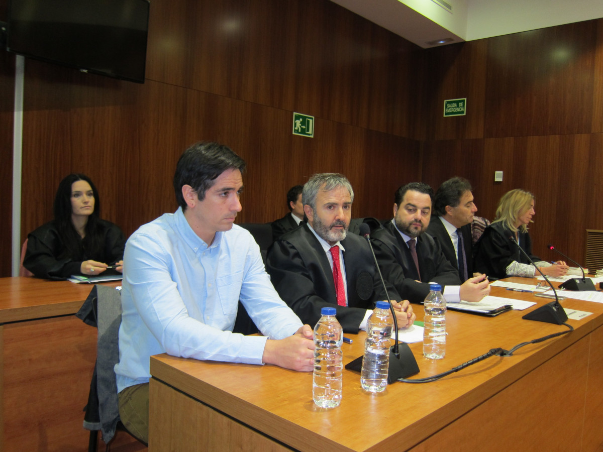 Rodrigo Lanza, el seu advocat i, a continuació, l'acusació.