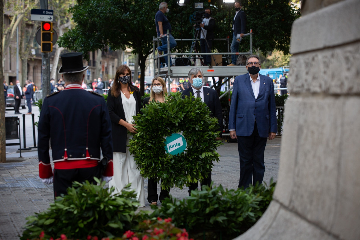 EuropaPress 3309727 laura borras elsa Artadi Albert Batet josep lluis cleries ofrena floral