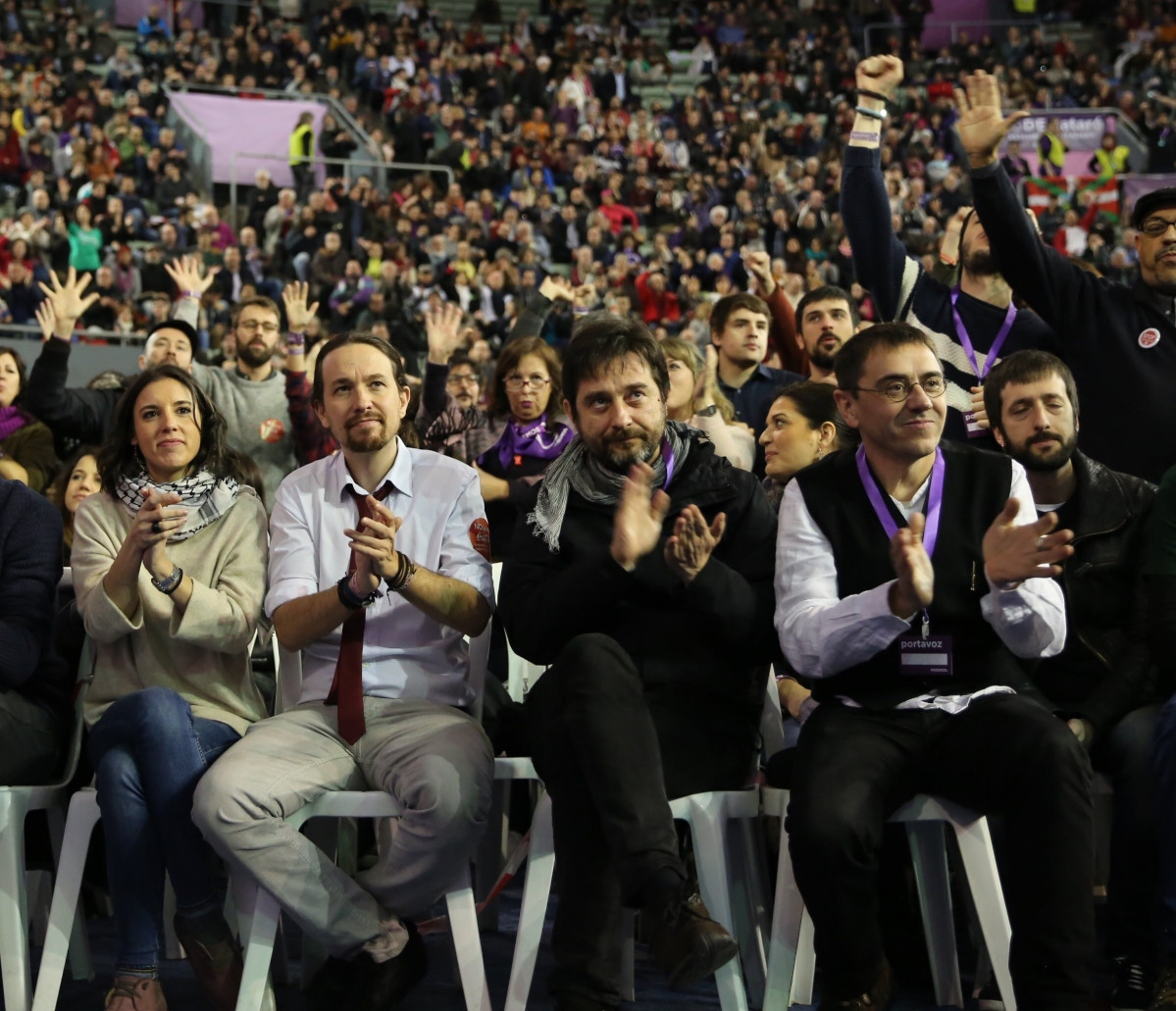 Irene Montero, Pablo Iglesias, Rafa Mayoral, Joan Carles Moneder i Juanma de l'Olmo en un acte de Podem