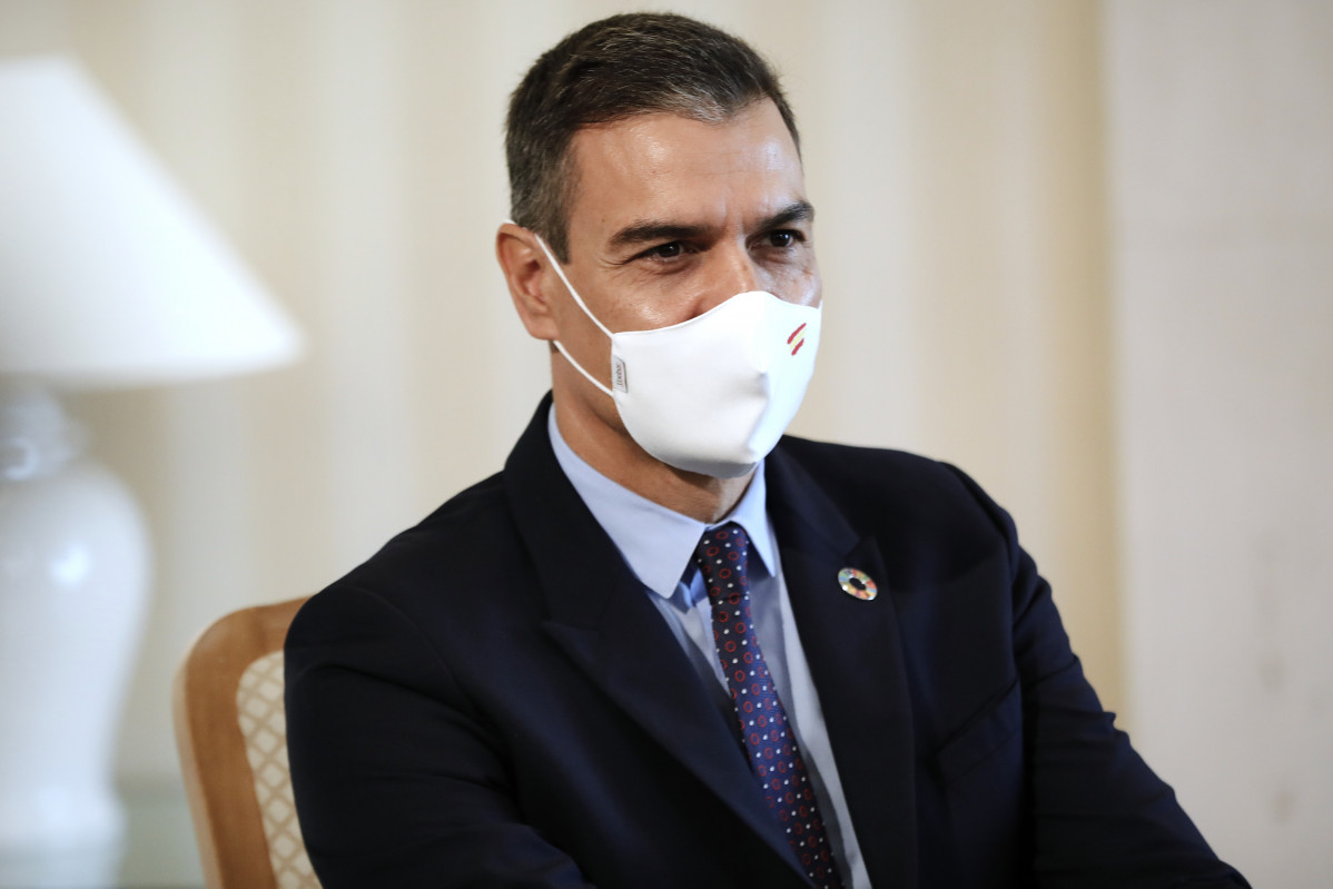 El president de Govern, Pedro Sánchez, durant la seva reunió amb la presidenta de la Comunitat de Madrid, Isabel Díaz Ayuso, a la seu de la Presidència regional, a Madrid (Espanya), a 21 de setembre de 2020. L'objecte de la cita és abordar la crisi