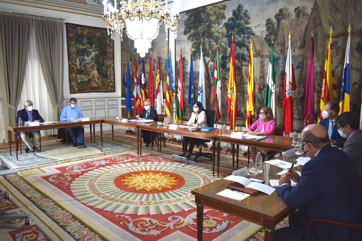 Govern i sindicats acorden la regulació bàsica de l'teletreball en l'ocupació