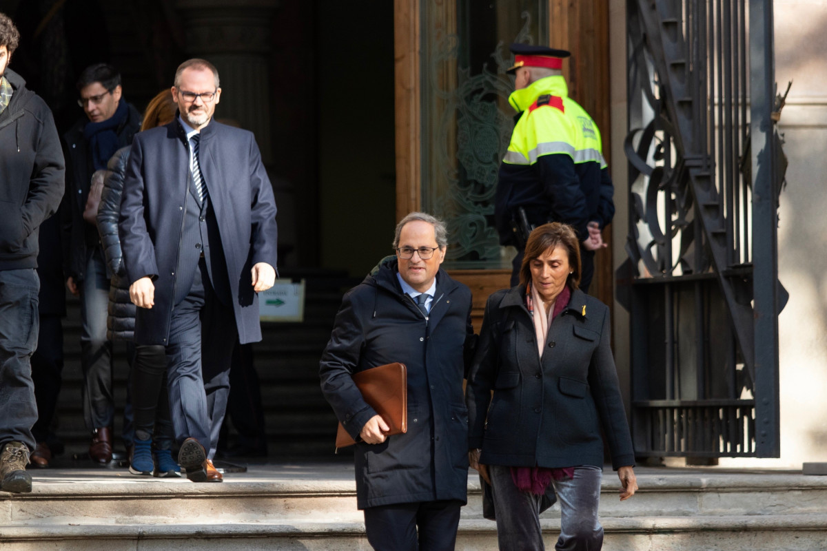 El president de la Generalitat, Quim Torra, surt de l'TSJC acompanyat per la seva dona després de declarar. El 18 de novembre de 2019 (ARXIU).