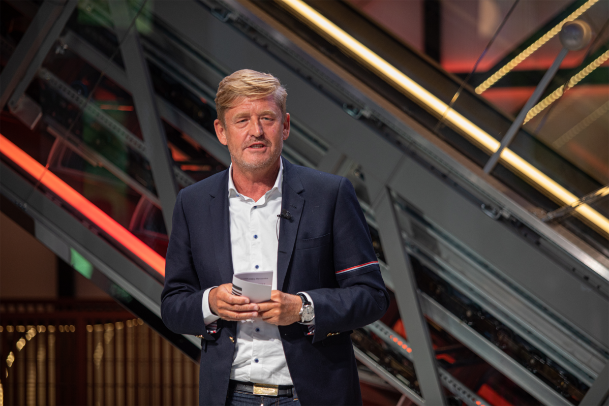 El vicepresident executiu Comercial de SEAT, Wayne Griffiths, durant la seva intervenció en la inauguració institucional de Casa Seat a la qual l'empresa automobilística ha presentat les seves últimes novetats de mobilitat urbana, a Barcelona, Catalunya (És