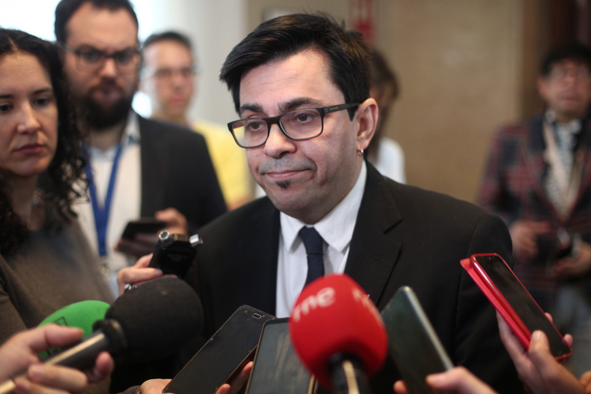 El secretari primer de Congrés dels Diputats, Gerardo Pisarello, atén els mitjans de comunicació després de la junta de Portaveus de Congrés dels Diputats, a Madrid (Espanya), a 11 de febrer de 2020.