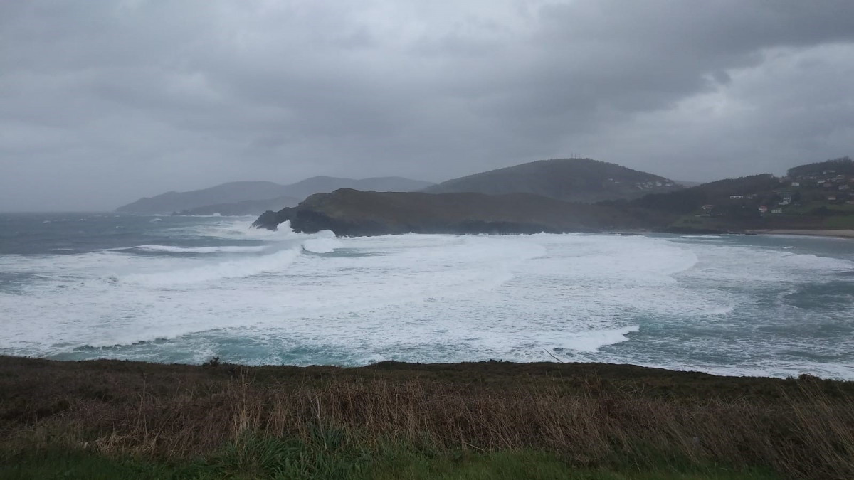 Temporal de vent i fort onatge a la platja de Pantín (Valdoviño, la Corunya)