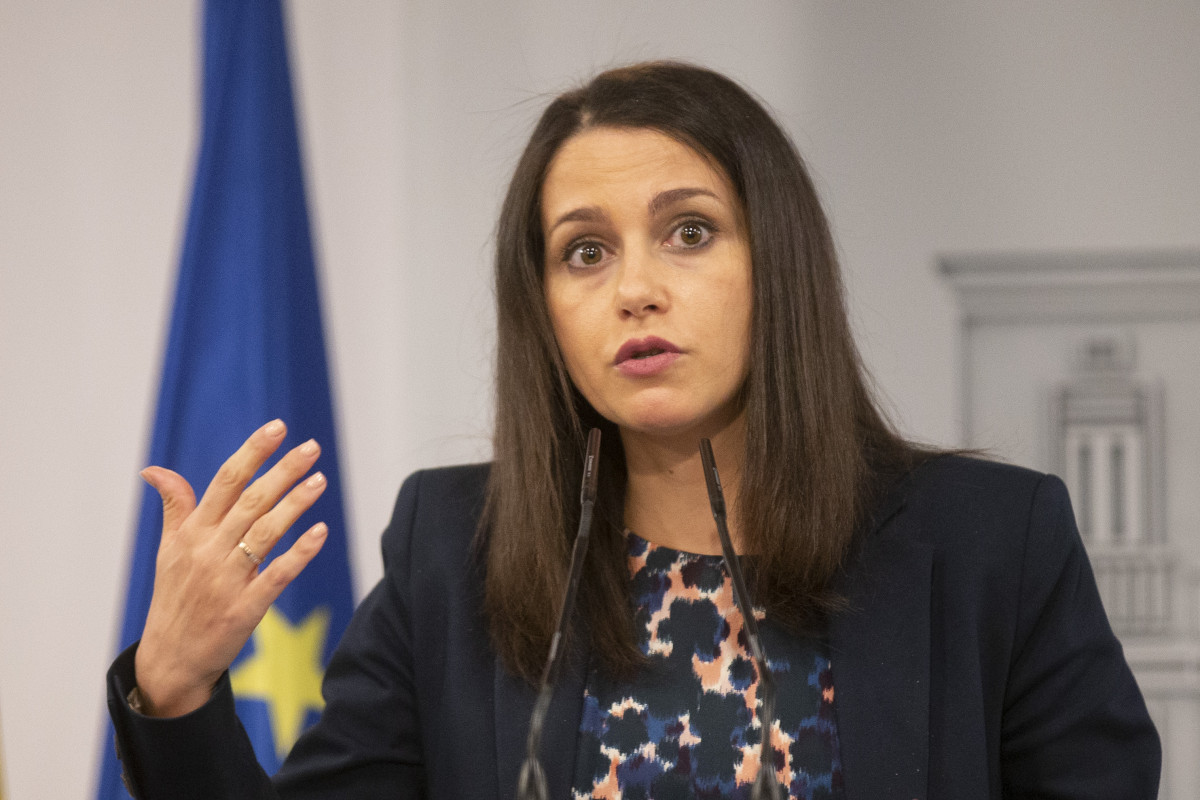 La presidenta de Ciutadans, Inés Arrimadas García, en roda de premsa al Palau de la Moncloa.