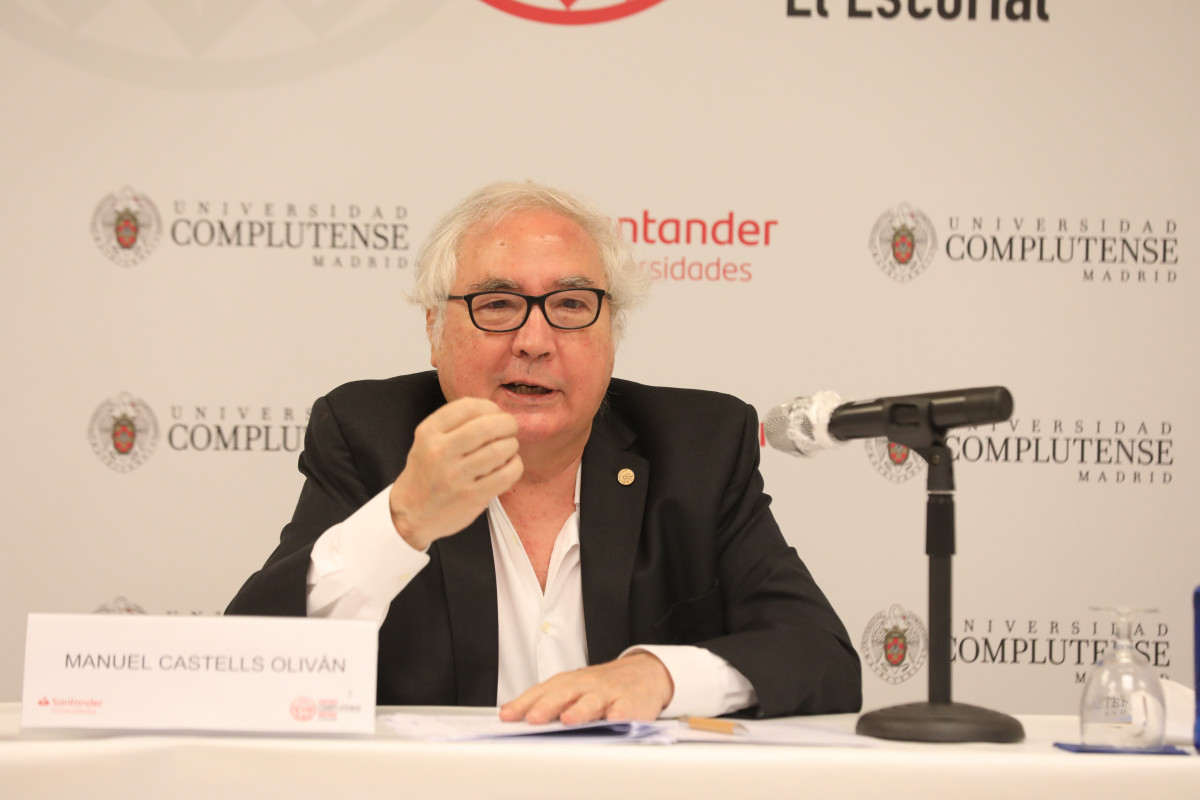 El ministre d'Universitats, Manuel Castells, durant la sisena jornada de la XXXIII Edició dels Cursos d'Estiu a Sant Llorenç de l'Escorial, Madrid (Espanya), a 27 de juliol de 2020.