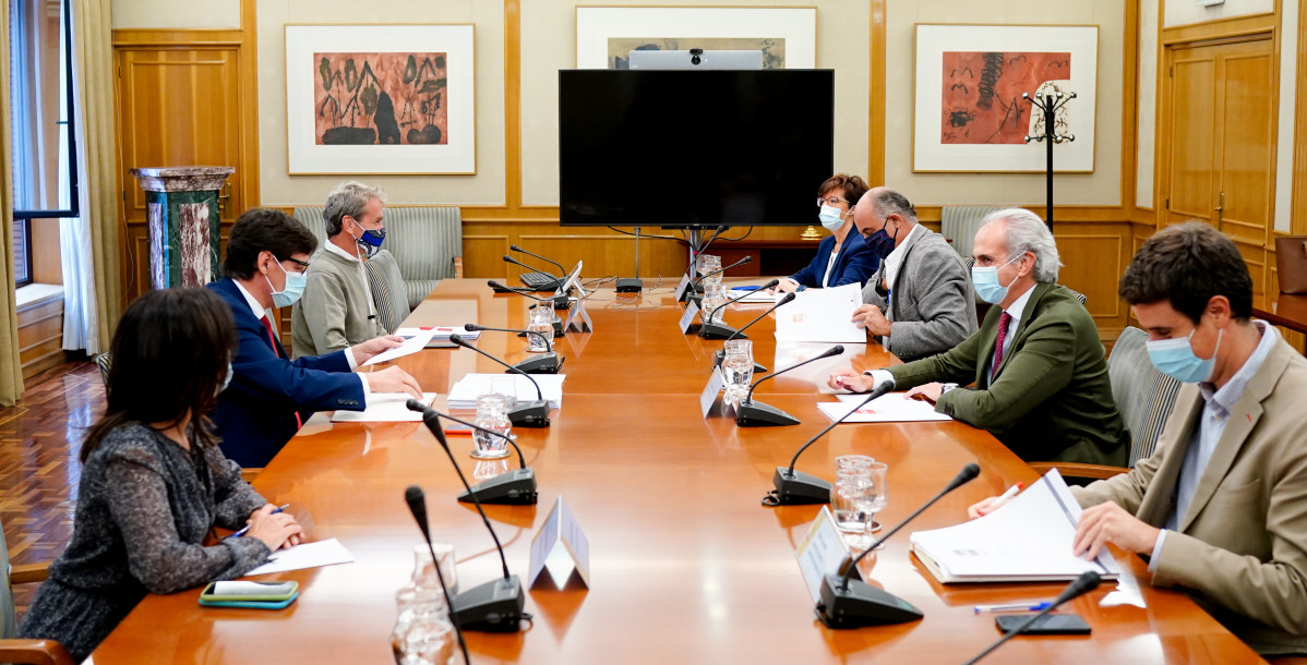 El ministre de Sanitat, Salvador Illa (2i); i el conseller de Sanitat de la Comunitat de Madrid, Enrique Ruiz Escudero.
