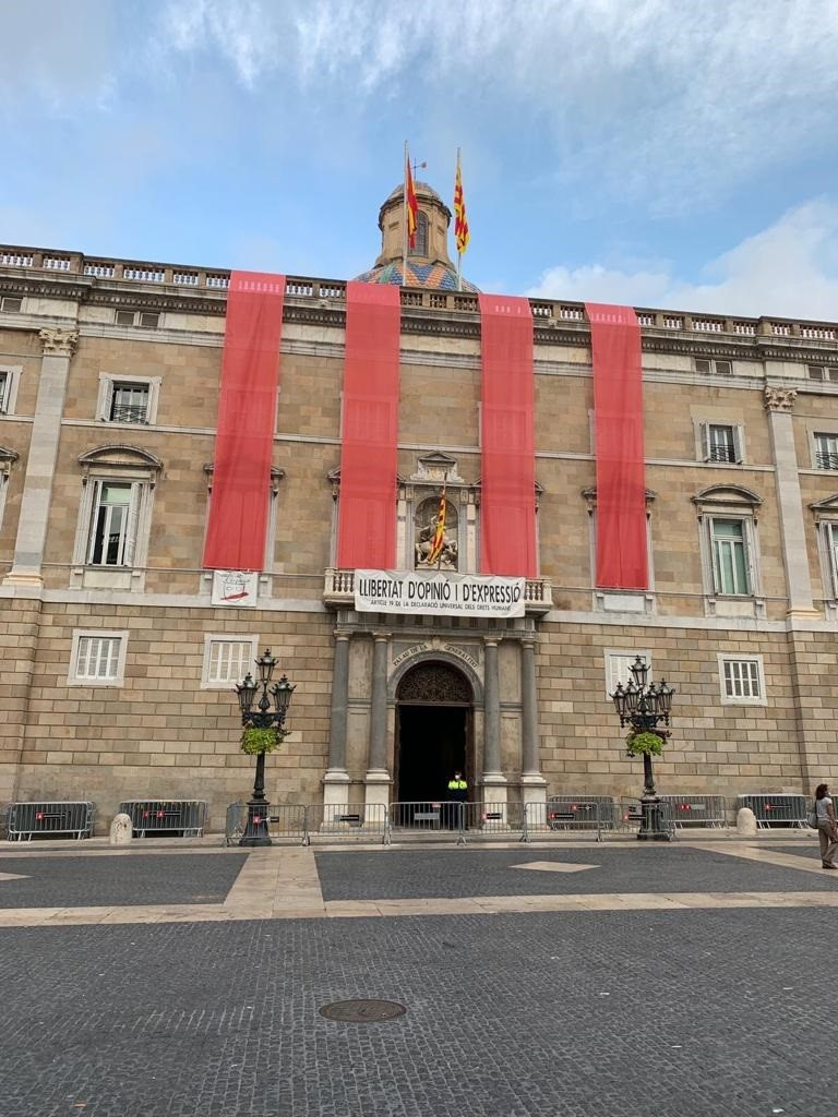 Façana de la Generalitat amb motiu de el tercer aniversari de l'1-O.
