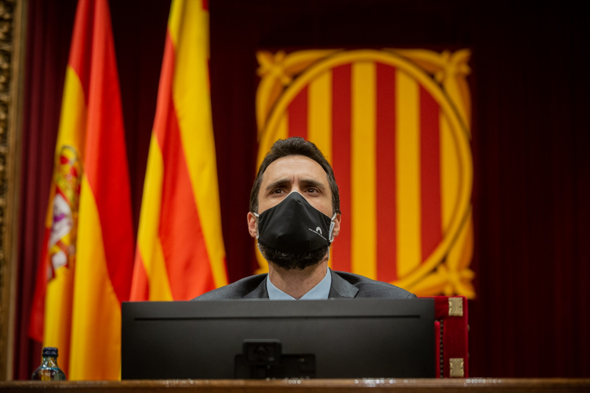 El president de Parlament, Roger Torrent, durant una sessió plenària monogràfica al Parlament sobre la inhabilitació de l'expresident de la Generalitat Quim Torra, a Barcelona, Catalunya (E