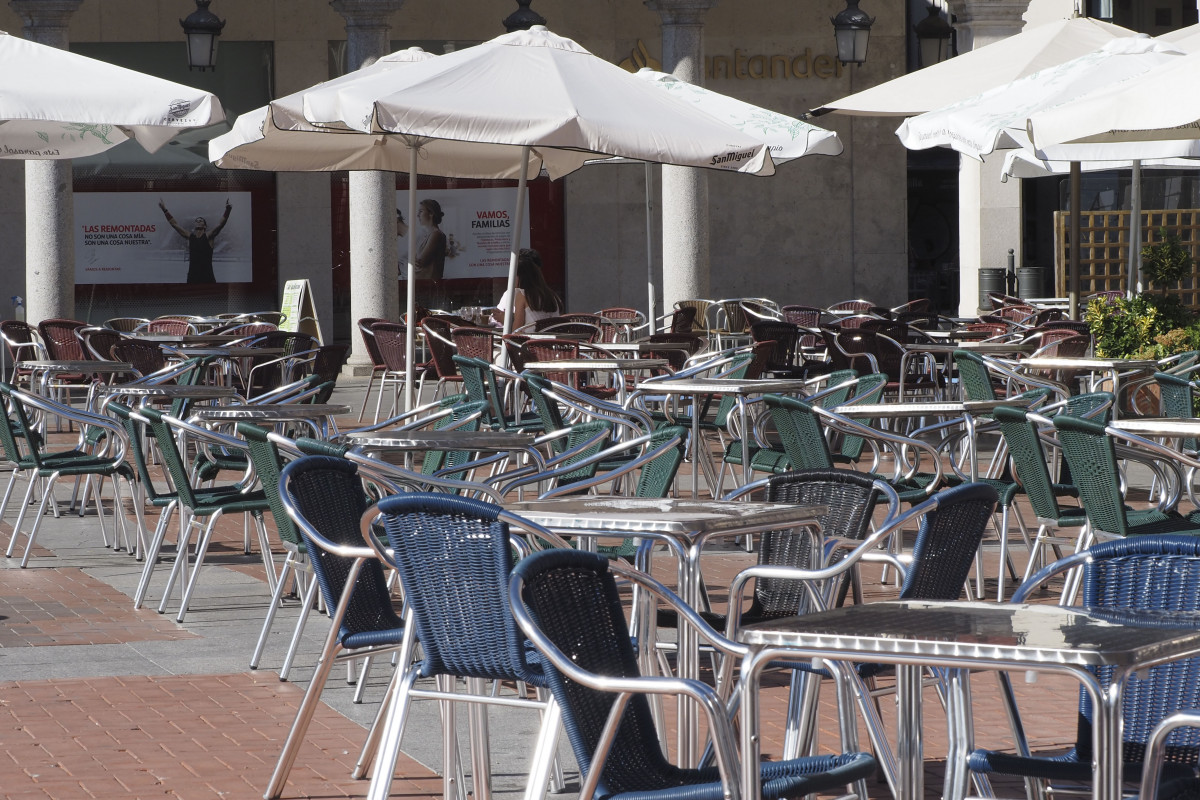 Terrasses de bars buides a la Plaça Major de Valladolid