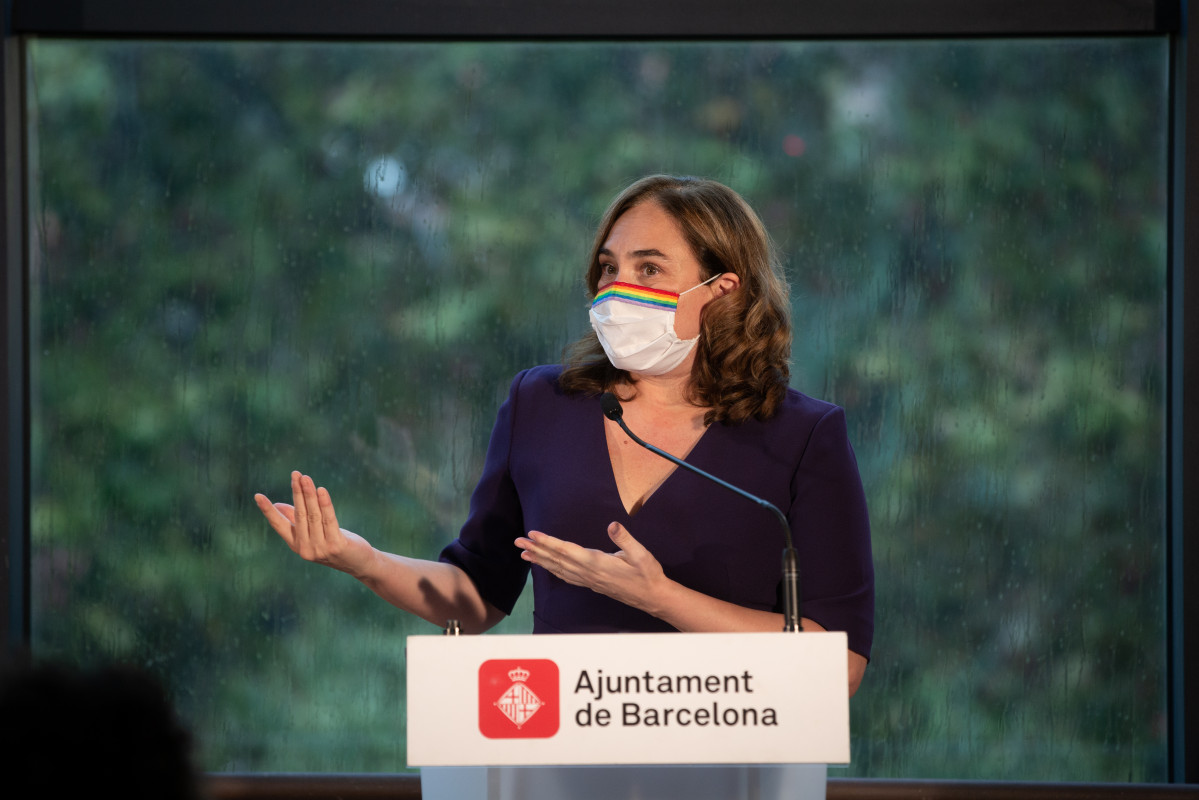 L'alcaldessa de Barcelona, Ada Colau, durant la roda de premsa presencial i telemàtica, a Barcelona, Catalunya, (Espanya), a 18 de setembre de 2020. Segons han anunciat, la capital catalana acollirà al maig de 2021 un nou fòrum internacional sobre el