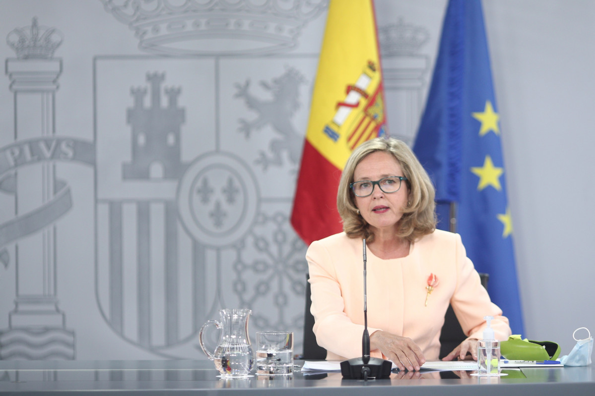 La vicepresidenta i ministra d'Afers Econòmics i per a la Digitalització, Nadia Calviño, compareix en la roda de premsa posterior a Consell de Ministres a la Moncloa, a Madrid (Espanya), a 6 d'octubre de 2020.