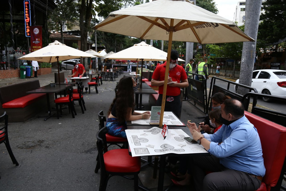 Alguns restaurants han començat a obrir les portes en diversos punts de la geografia colombiana, després de cinc mesos tancats per la crisi sanitària de el nou coronavirus.