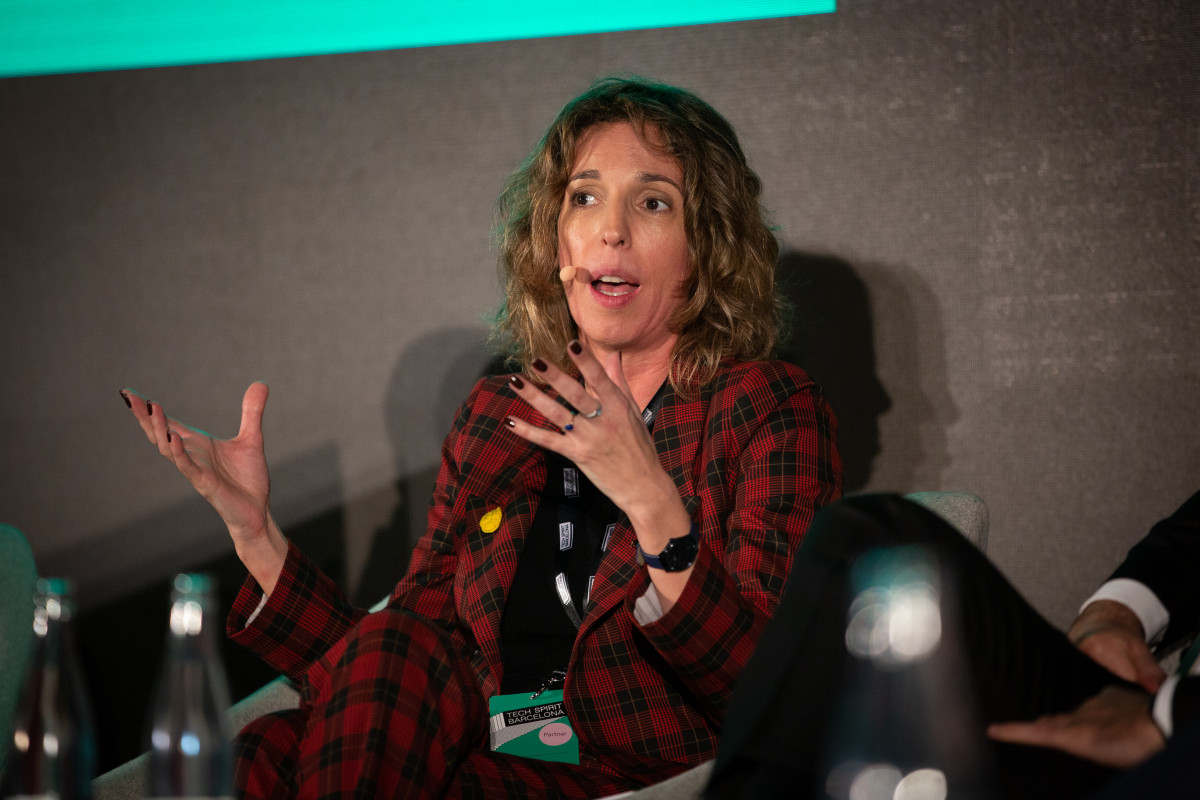 La consellera d'Empresa i Coneixement de la Generalitat, Àngels Chacón durant la seva intervenció en la inauguració de Tech Spirit Barcelona, a Barcelona (Espanya), a 25 de febrer de 2020.