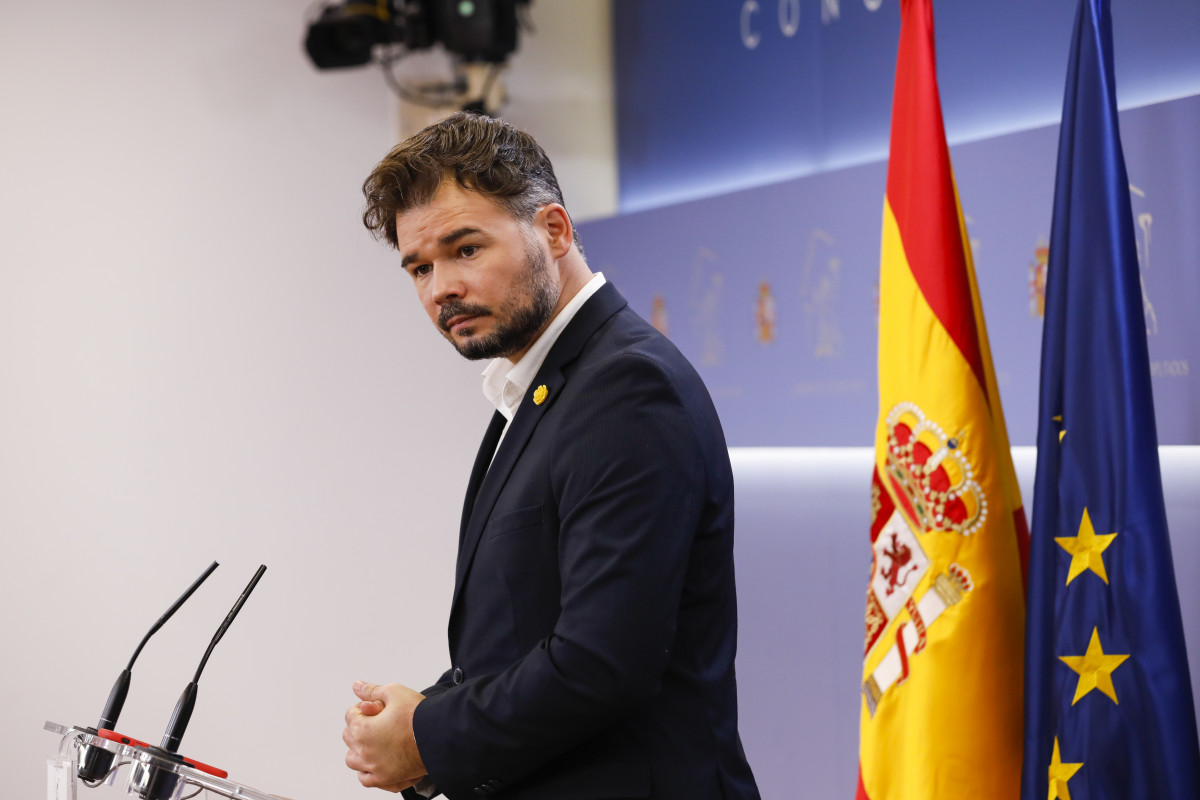 El diputat i portaveu d'Esquerra Republicana de Catalunya (ERC), Gabriel Rufián, intervé en la roda de premsa