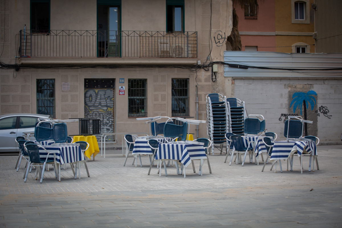 Terrassa d'un bar buïda a Barcelona el maig