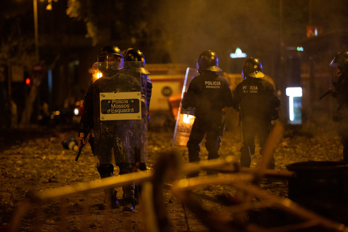 Mossos d'Esquadra durant els disturbis, a Barcelona (Espanya) a 18 d'octubre de el 2019.