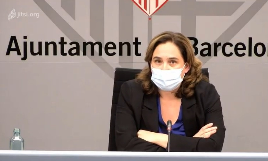 L'alcaldessa de Barcelona, Ada Colau, en una roda de premsa a l'Ajuntament de Barcelona