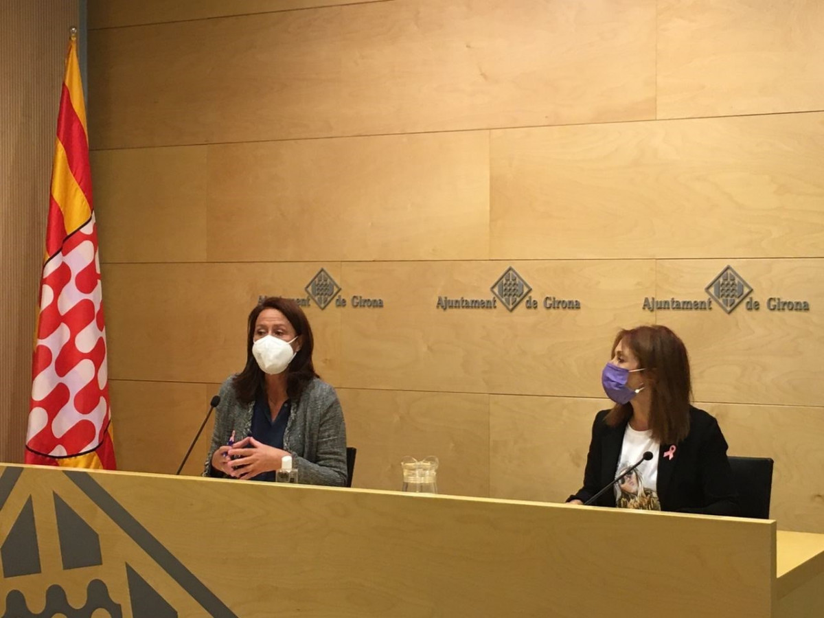 L'alcaldessa de Girona, Marta Madrenas, i la regidora M. Àngels Planas.