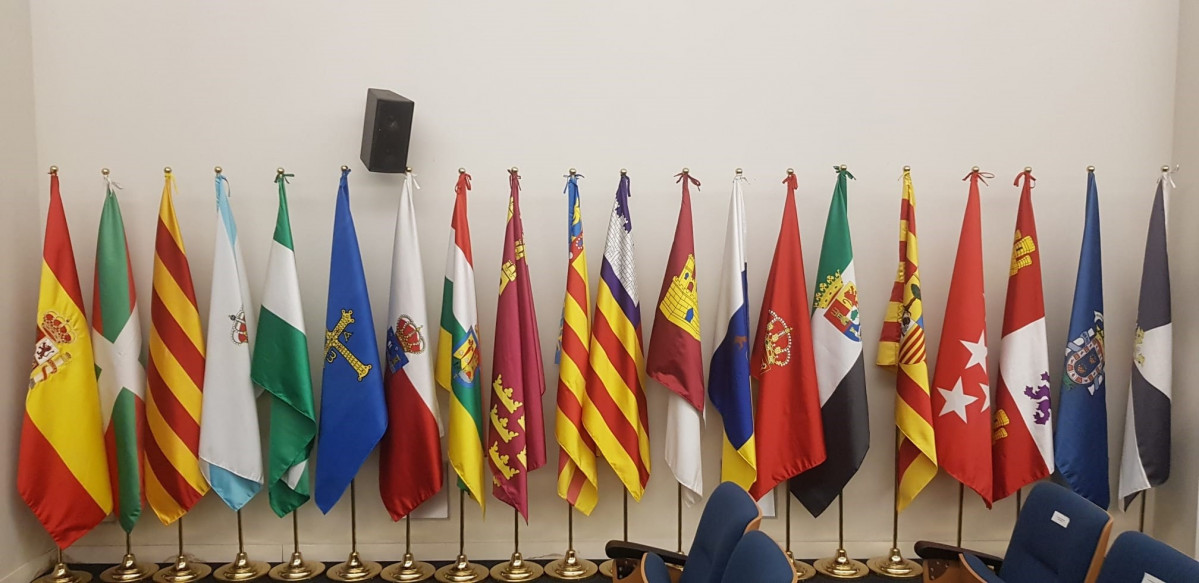 Banderes d'Espanya i les comunitats autònomes