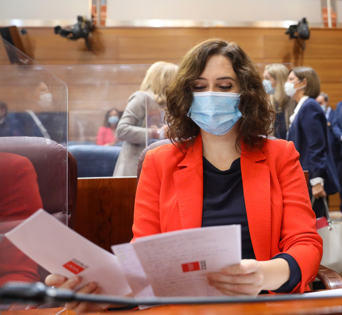 La presidenta de la Comunitat de Madrid, Isabel Díaz Ayuso, abans d'una sessió de control a Govern en l'Assemblea de Madrid (Espanya), a 22 d'octubre de 2020. Durant el ple, l'Executiu madrileny respondrà, entre altres, a qüestions relacionades