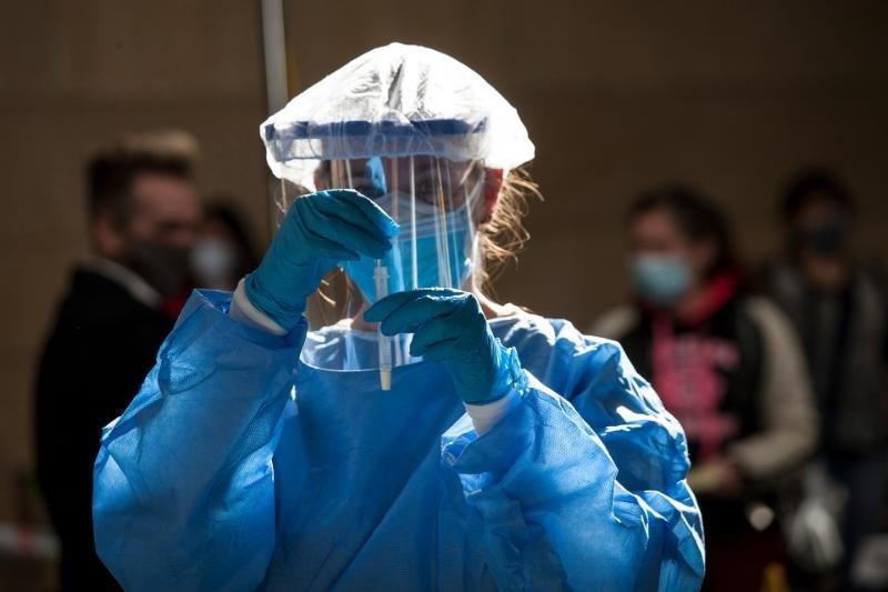 Personal sanitari en el cribratge massiu de Logronyo