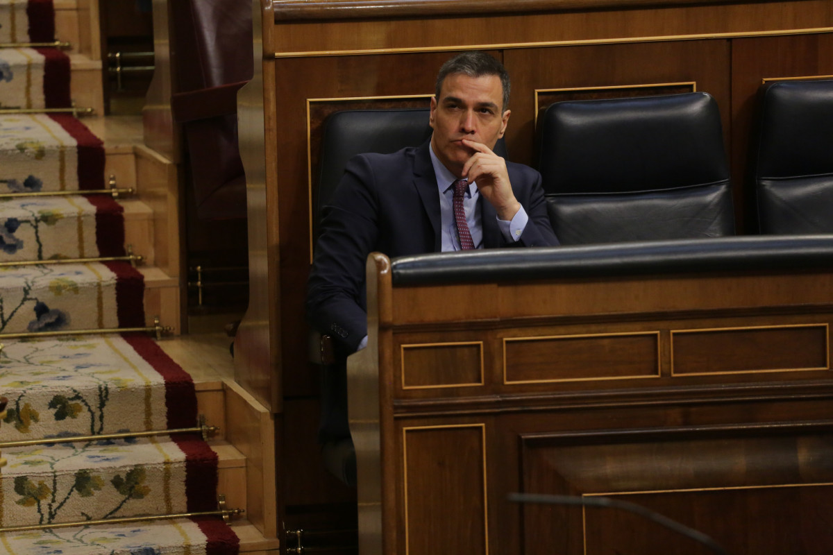 El president de Govern, Pedro Sánchez, al seu escó de el banc blau de Congrés