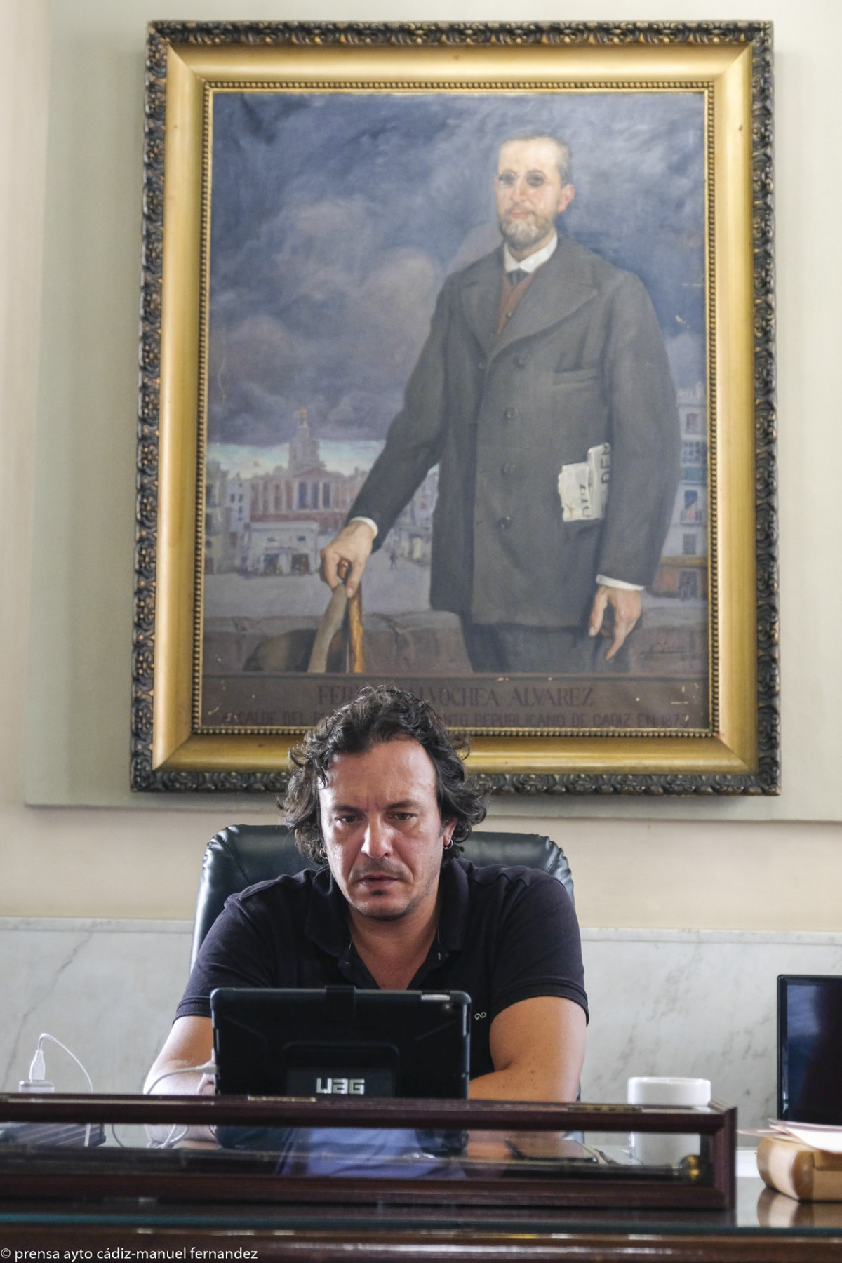 L'alcalde de Cadis, José María González, en una reunió amb els alcaldes