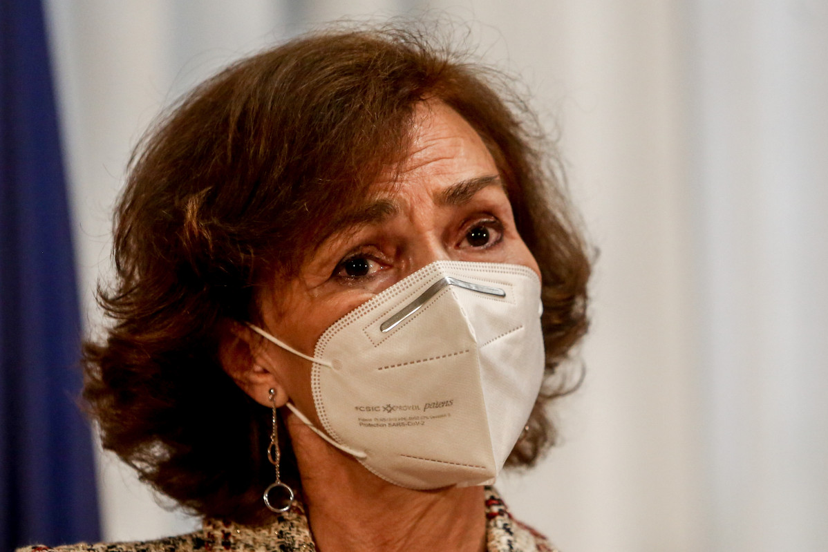 La vicepresidenta primera de Govern, Carmen Calvo, participa en un acte de lliurament de declaracions de reparació i reconeixement personal a dotze víctimes de la repressió franquista, a Madrid (Espanya), a 28 d'octubre de 2020. Amb aquestes distincions,