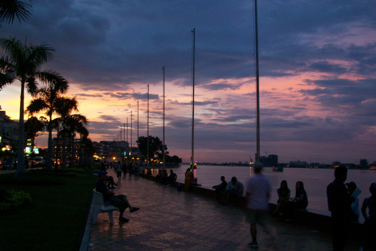 2. Cau la nit a Phnom Pen
