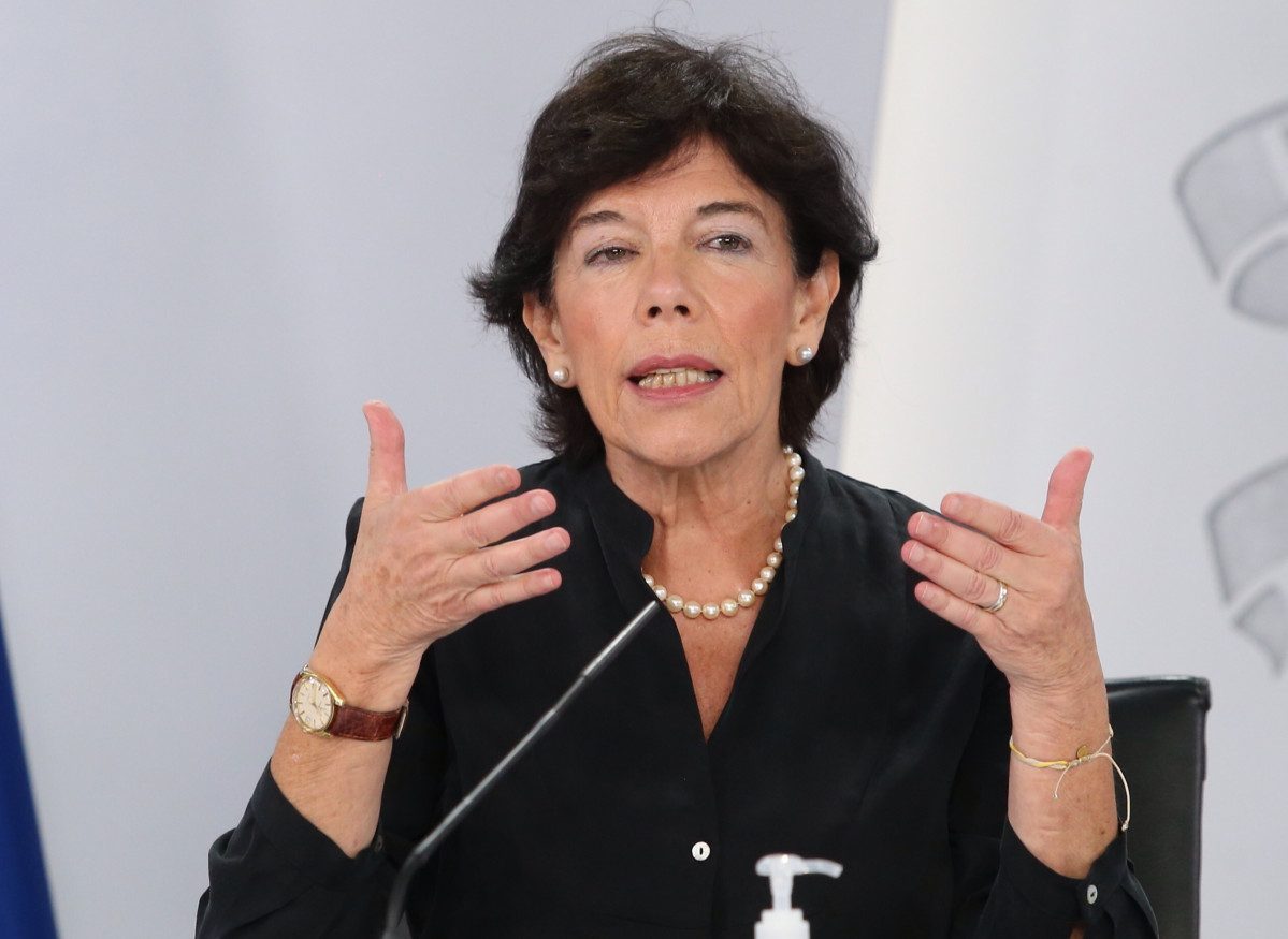 La ministra d'Educació i Formació Professional, Isabel Celaá, intervé en la roda de premsa posterior a la reunió interministerial conjunta d'Educació i Sanitat de l'24 de setembre