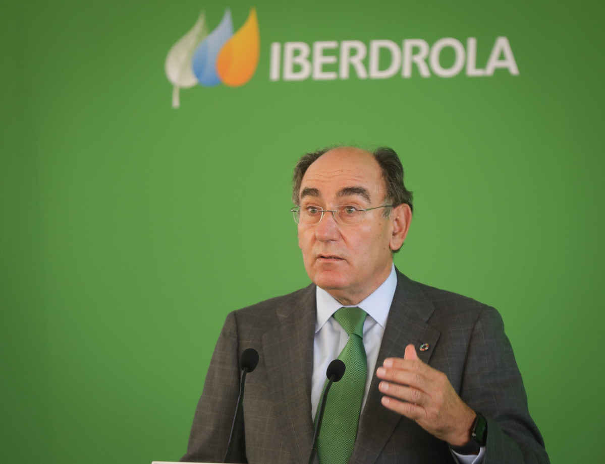 El president d'Iberdrola, Ignacio Galán, durant la inauguració de la planta fotovoltaica de l'Andévalo d'Huelva.