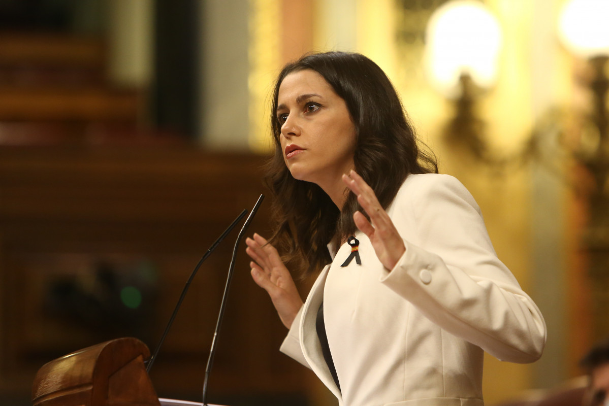 La presidenta de Ciutadans, Inés Arrimadas García, a la tribuna de l'hemicicle de Congrés dels Diputats.