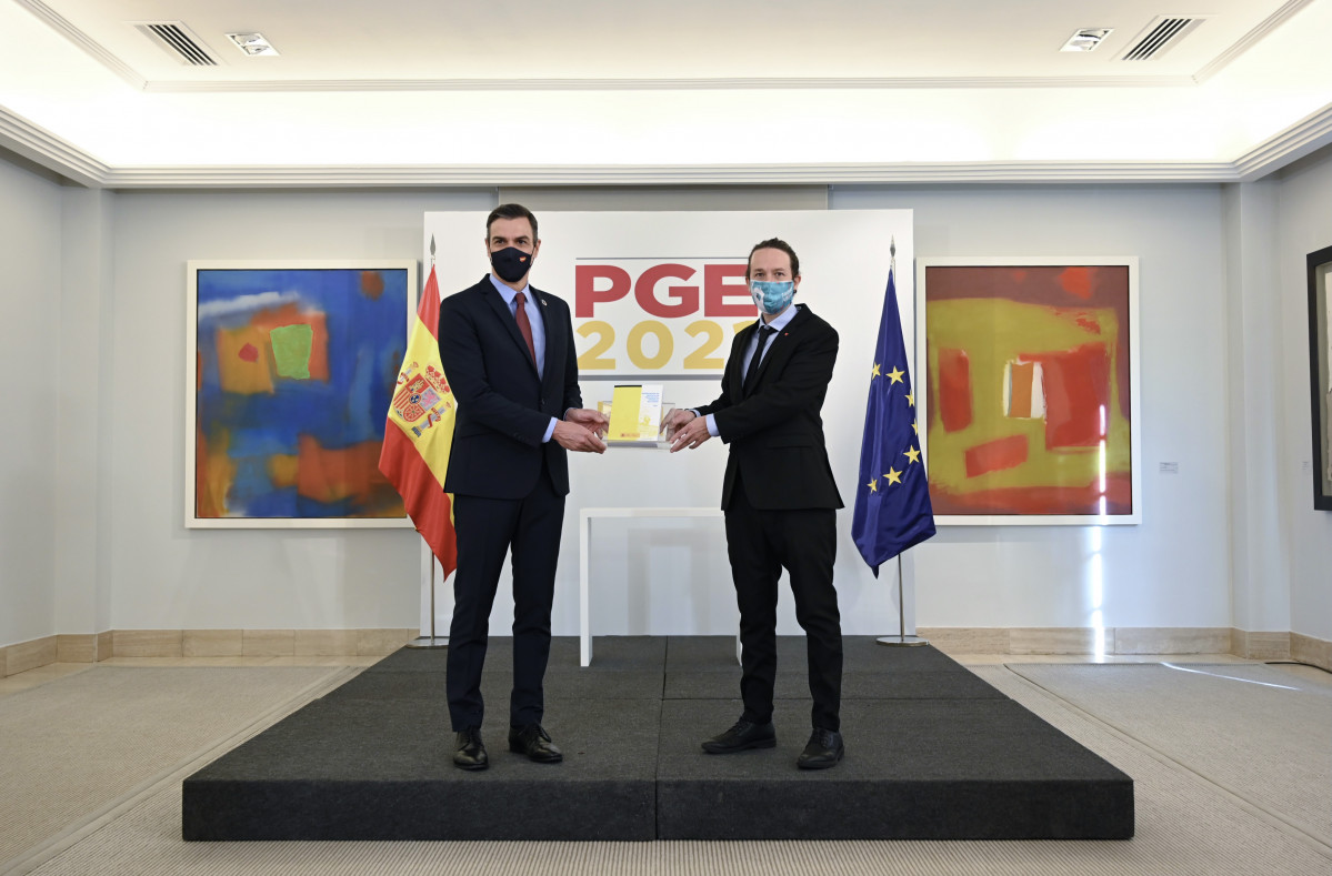 El president de govern, Pedro Sánchez (i), i el vicepresident segon i ministre de Drets Socials i Agenda 2030, Pablo Iglesias.