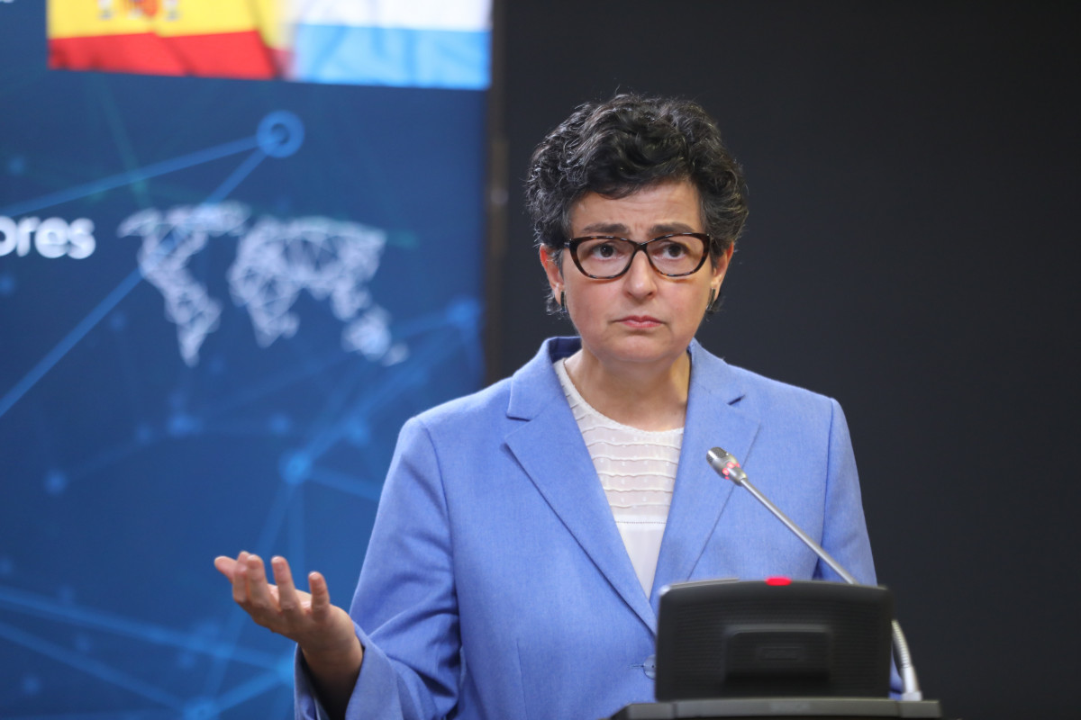 La ministra d'Afers Exteriors, Unió Europea i Cooperació, Arancha González Laya, ofereix una roda de premsa després d'acollir la visita del seu homòleg el ministre d'Afers Estrangers luxemburguès, Jean Asselborn, al Palau de Viana, Madrid (Espanya),
