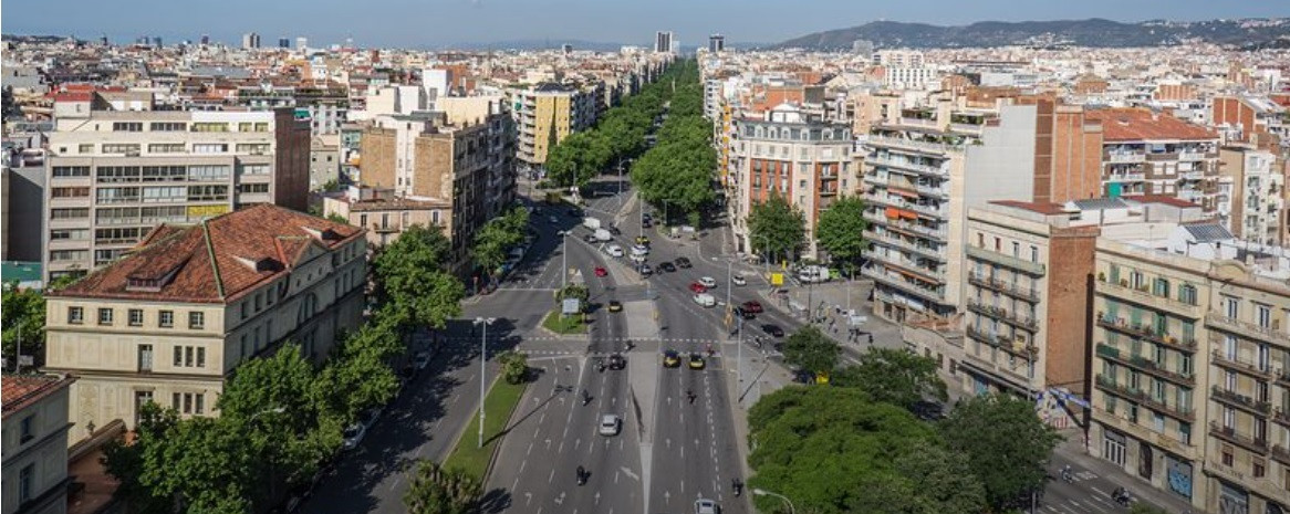 Carrer Aragó de Barcelona al su encreuament amb l'avinguda Diagonal