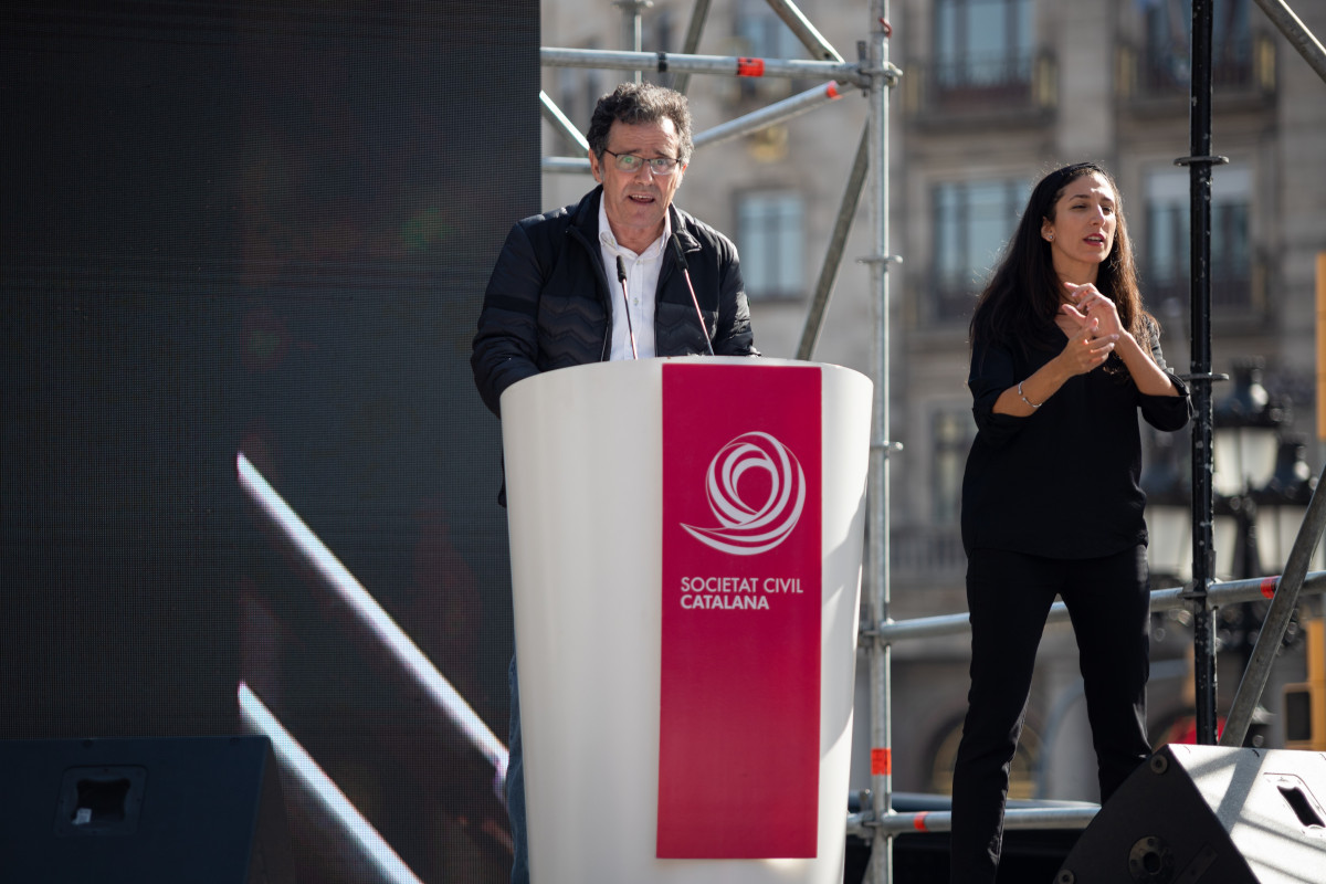 El vicepresident de Societat Civil Catalana (SCC), Álex Ramos, intervé en una manifestació, a 27 d'octubre de el 2019.