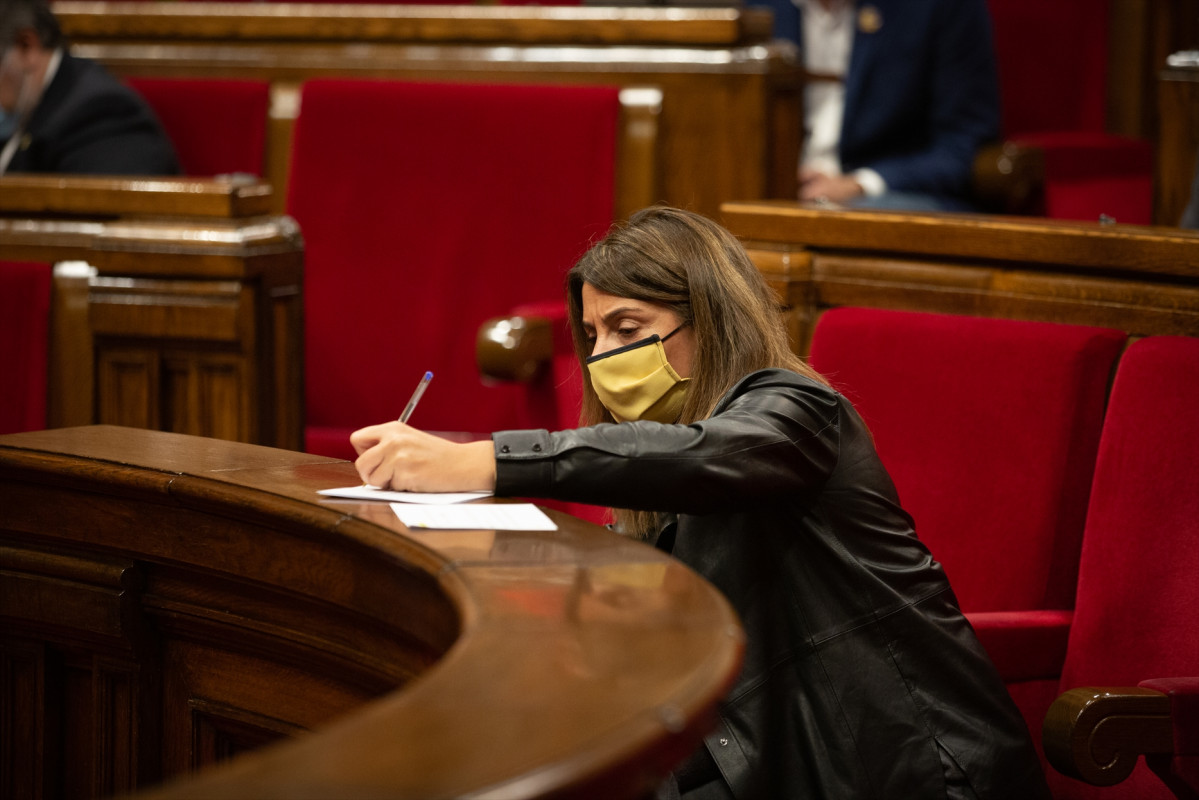 La portaveu de Govern, Meritxell Budó, en una sessió de control a l'Executiu català al Parlament, a Barcelona, Catalunya (Espanya), a 4 de novembre de 2020.
