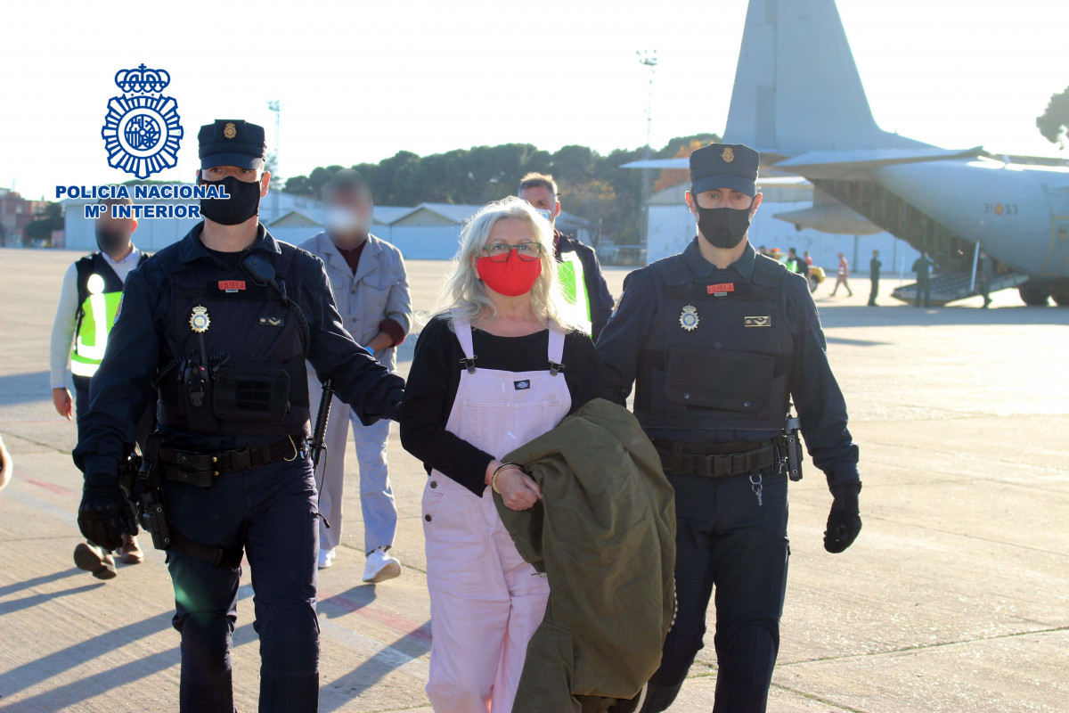La Policia Nacional trasllada a Espanya a l'etarra Maria Nativitat Jáuregui Espina lliurada per les autoritats belgues.