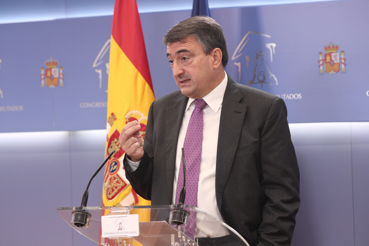 El portaveu de l'PNB al Congrés, Aitor Esteban, intervé durant la roda de premsa celebrada amb motiu de la junta de portaveus al Congrés dels Diputats, a Madrid, (Espanya), a 29 de setembre de 2020.