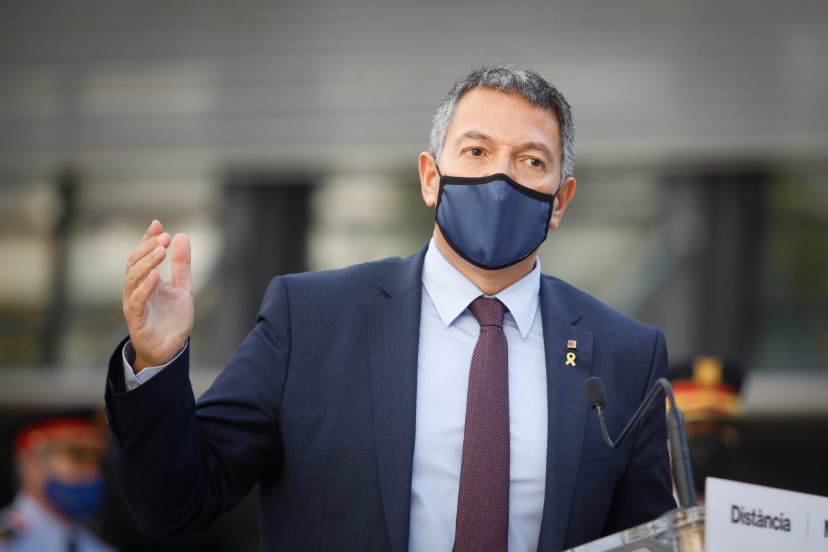 El conseller d'Interior de la Generalitat de Catalunya, Miquel Sàmper, ha presidit l'acte en què s'ha restituït a Josep Lluís Trapero com Major dels Mossos d'Esquadra, a Barcelona, Catalunya (España), a 13 de novembre de 2020 .