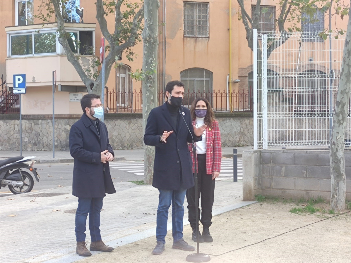 El president de Parlament, Roger Torrent, a l'COSTAT de el vicepresident de la Generalitat, Pere Aragonès, i la número 2 d'ERC a les eleccions catalans, Laura Vilagrà.